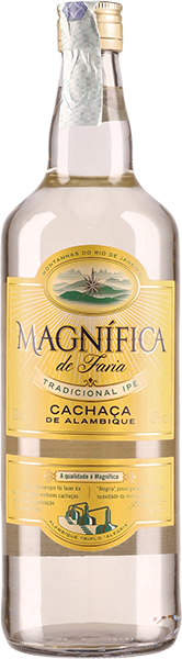 CACHAÇA MAGNÍFICA TRADICIONAL POURING